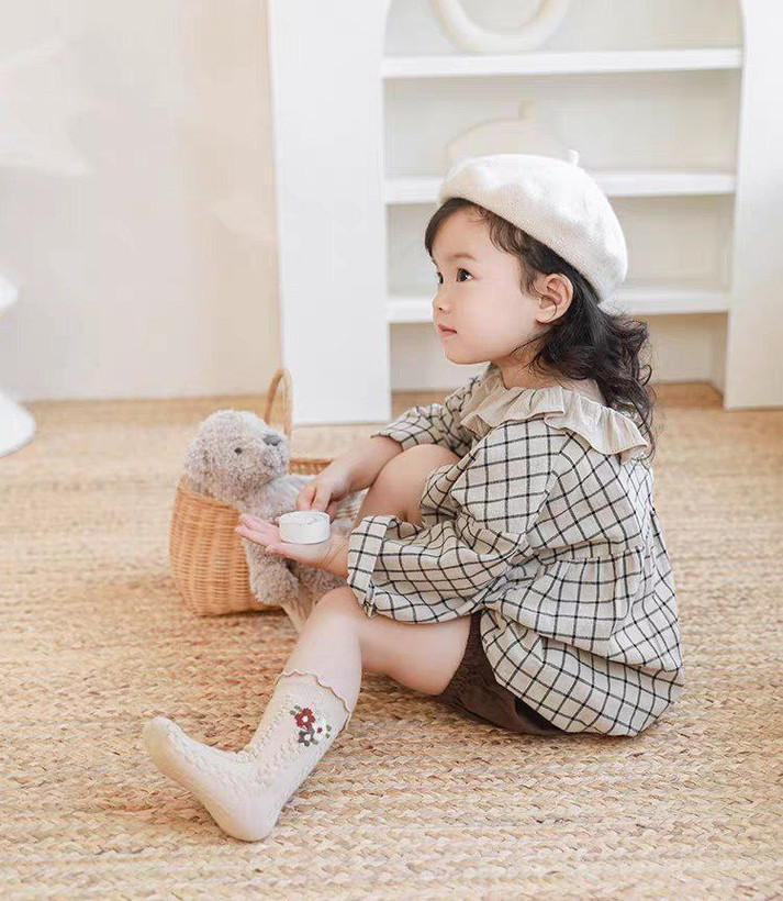 جوراب کودک طرح زنجیری و گل پرنسسی